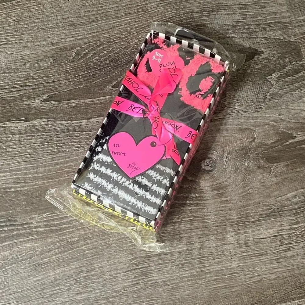 Betsey Johnson 3-Pack Cozy Giftbox Sock Set